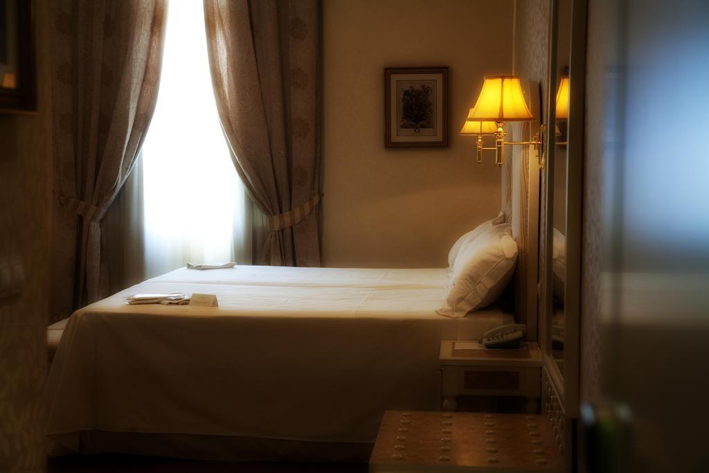 Hotel Santa Isabel Αλμπαθέτε Δωμάτιο φωτογραφία